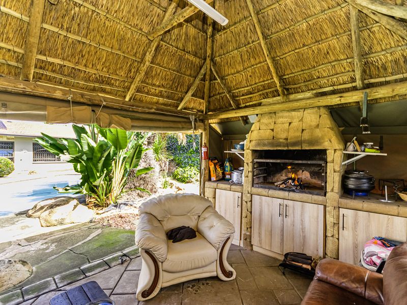 Spacious Family Living with Pool & Lapa in Mindalore - Photo 10