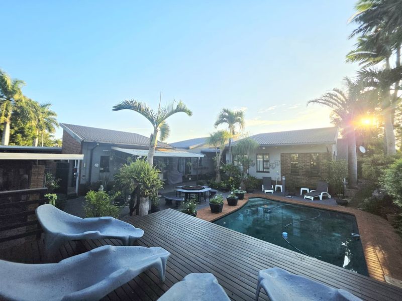 Beautiful Family Home with Pool, Study & Extra Features - Photo 2