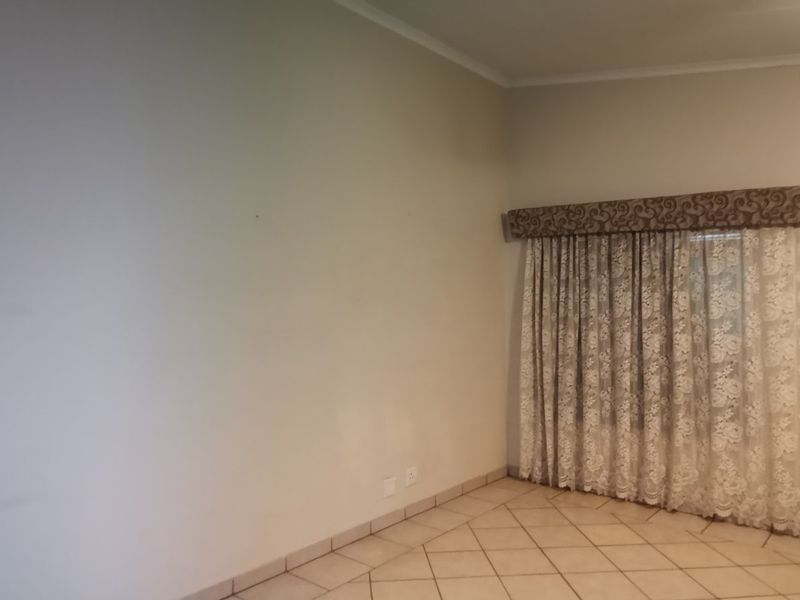 Neat and Spacious 2-Bedroom Home in a Peaceful Retirement Village - Photo 7