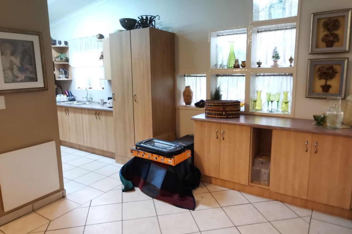 Neat and Spacious 2-Bedroom Home in a Peaceful Retirement Village - Photo 3