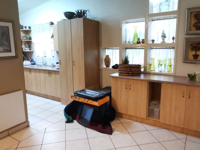 Neat and Spacious 2-Bedroom Home in a Peaceful Retirement Village - Photo 3