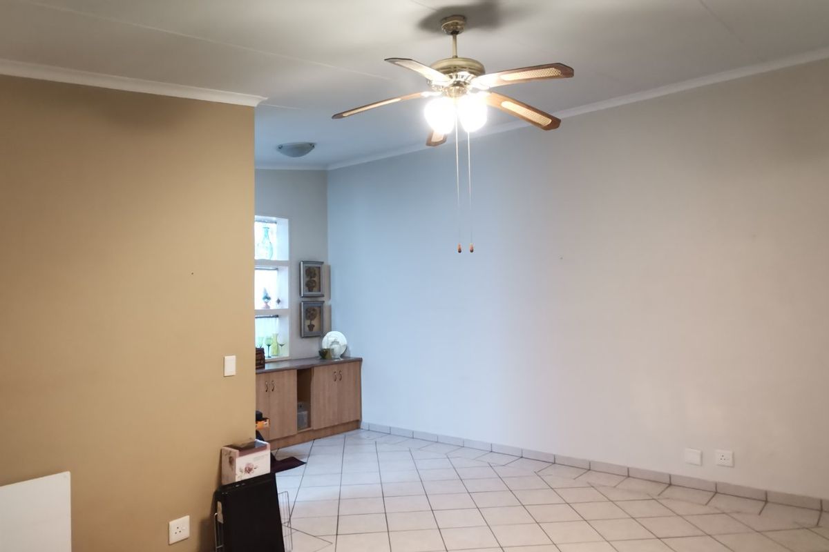 Neat and Spacious 2-Bedroom Home in a Peaceful Retirement Village - Photo 2