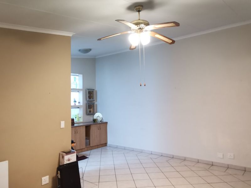 Neat and Spacious 2-Bedroom Home in a Peaceful Retirement Village - Photo 2