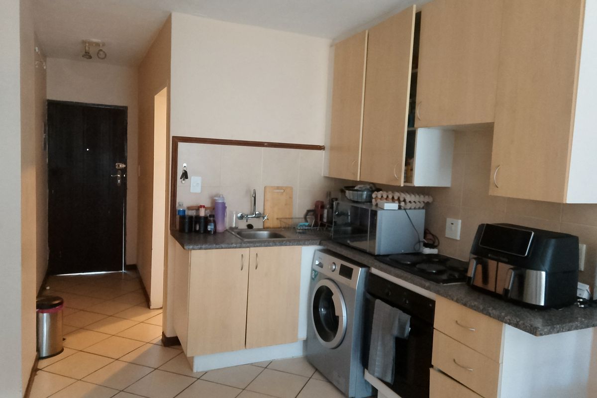 Cozy Bachelor Flat- Safe & convinient - Photo 3