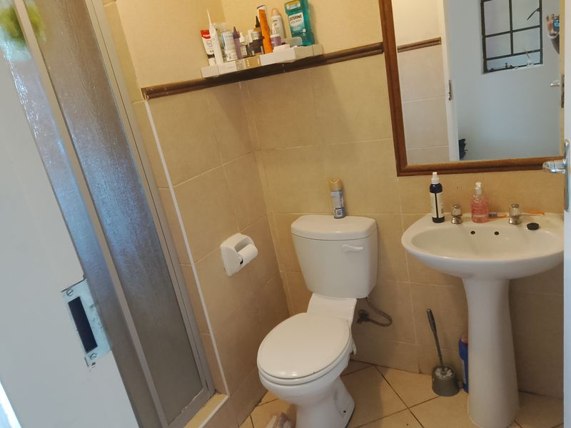 Cozy Bachelor Flat- Safe & convinient - Photo 10