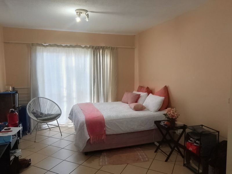 Cozy Bachelor Flat- Safe & convinient - Photo 8