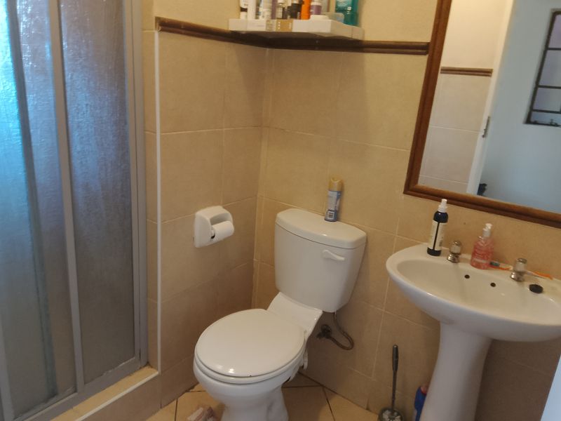 Cozy Bachelor Flat- Safe & convinient - Photo 9