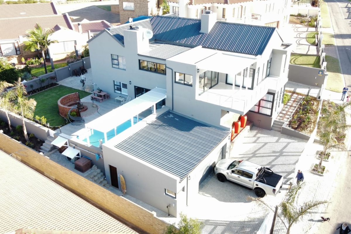 Where Ocean Meets Mountain: A Double-Storey Masterpiece - Photo 2