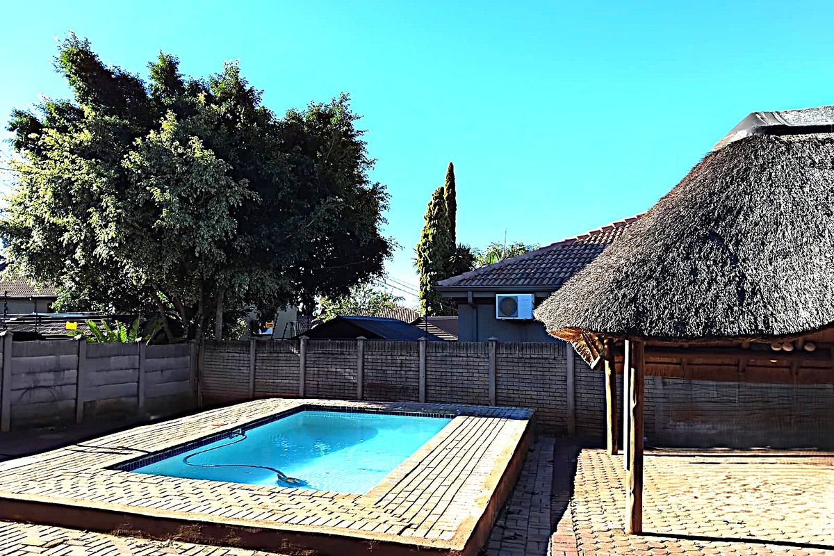 Stunning 4-bedroom home in Safari Gardens, Rustenburg, perfect for family living and entertaining! - Photo 3