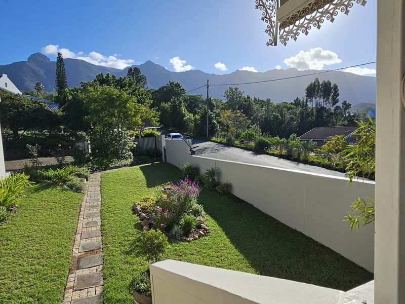 Modern Comfort Meets Effortless Living in a Prime Location - Photo 2