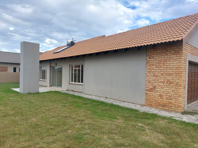 3 Bedroom House in Waterkloof Hills Estate for Sale. - Photo 1