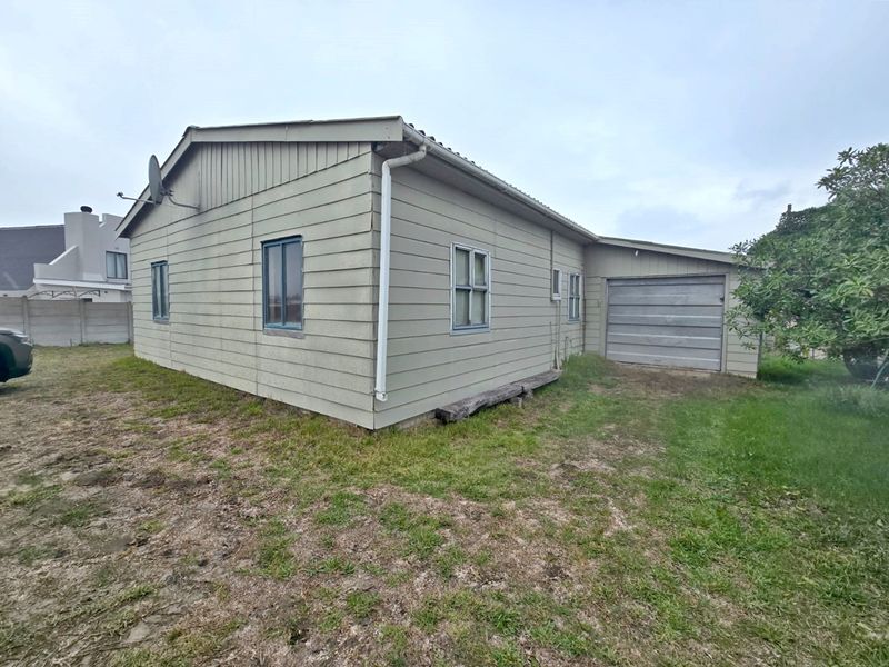 Renovation Opportunity on a Prime Stand in a Sought-After Area - Photo 4
