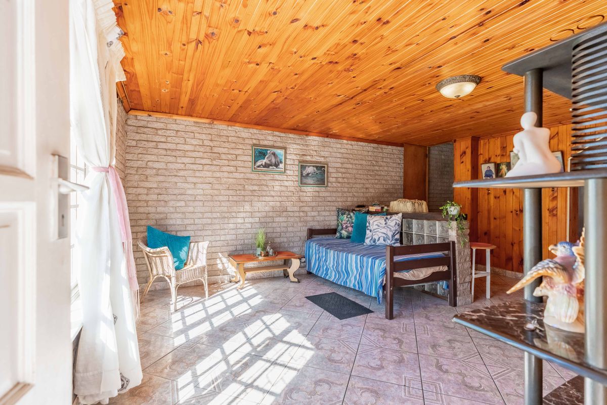 Versatile Living Opportunity: One Level for Personal Use, One for Income, OR a Complete Family Home! - Photo 3