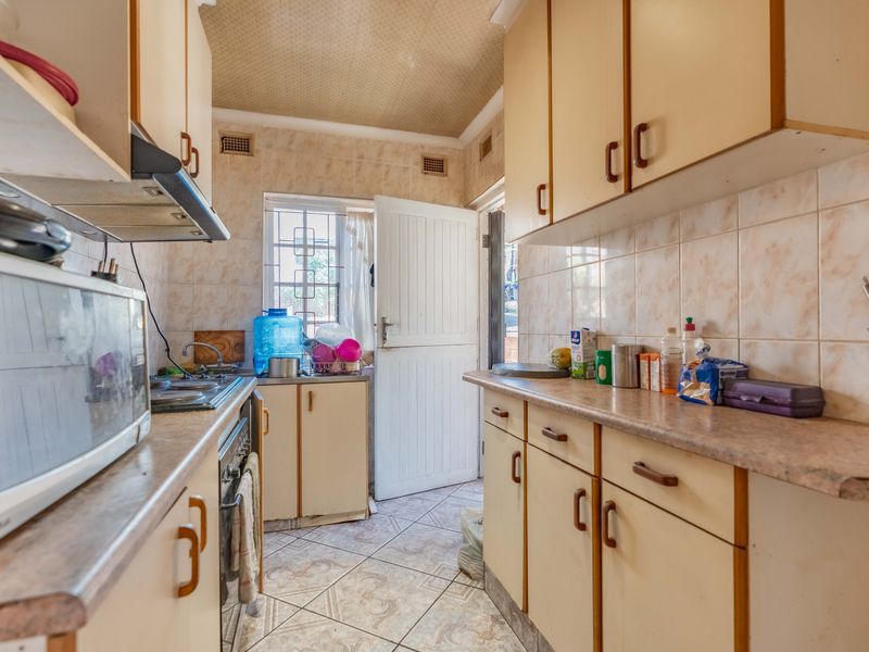 Versatile Living Opportunity: One Level for Personal Use, One for Income, OR a Complete Family Home! - Photo 10