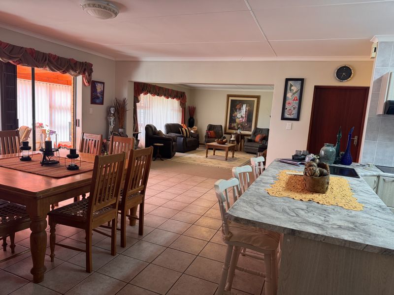 3 Bedroom townhouse for sale in Hartenbos Central ideal for beach lovers and families alike - Photo 2