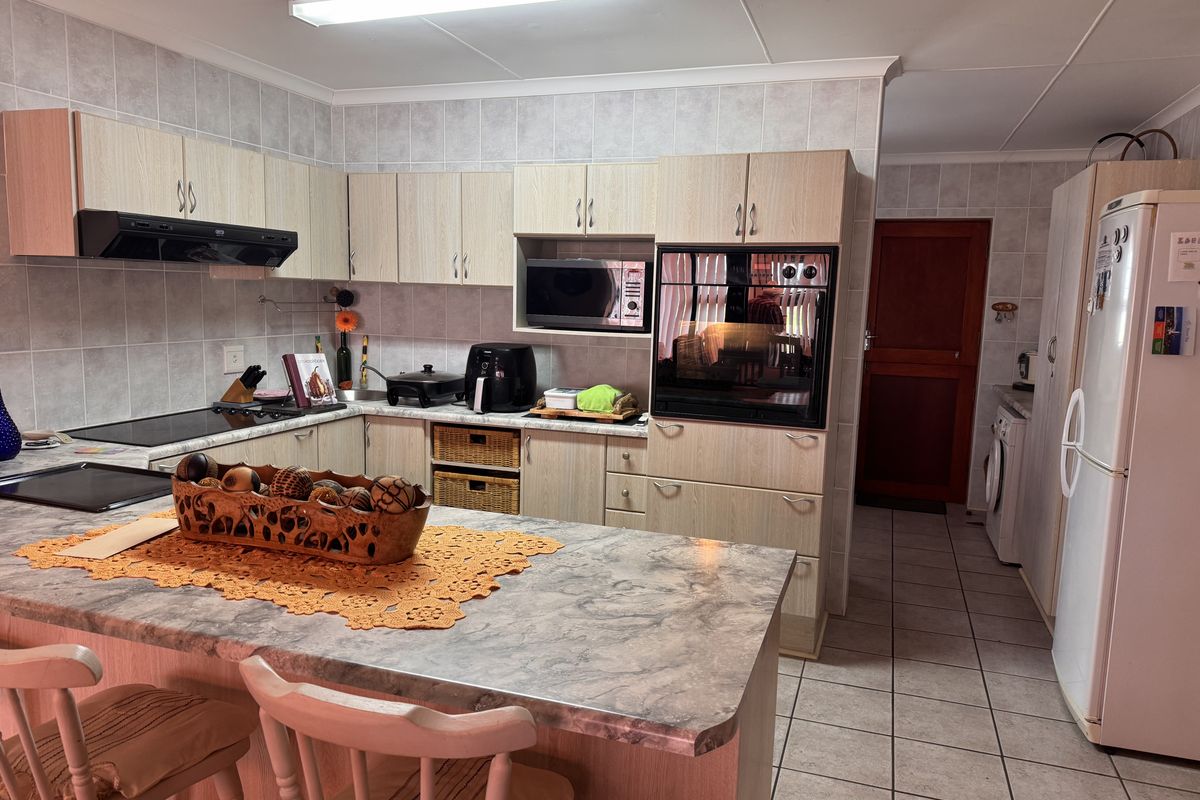 3 Bedroom townhouse for sale in Hartenbos Central ideal for beach lovers and families alike - Photo 5
