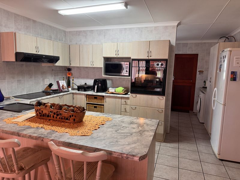 3 Bedroom townhouse for sale in Hartenbos Central ideal for beach lovers and families alike - Photo 5