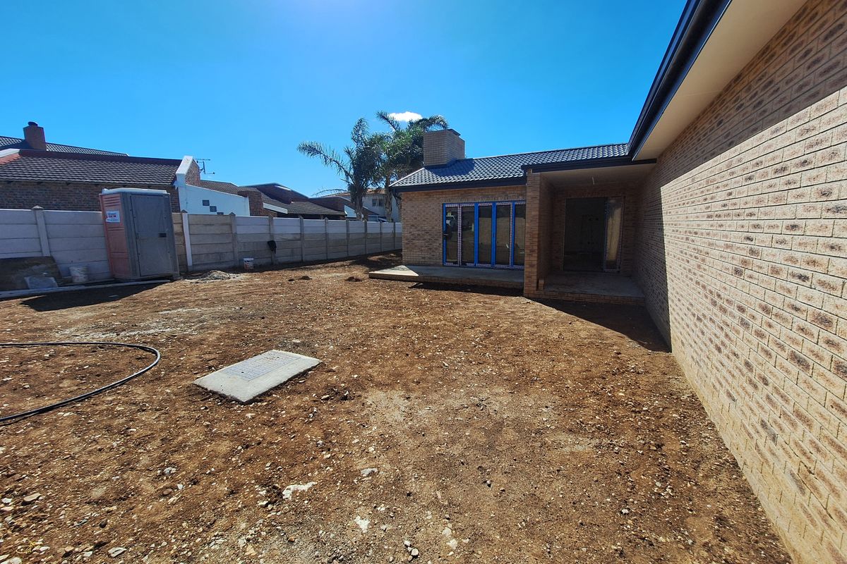ULTRA-MODERN HOME IN CLOSE PROXIMITY TO ABSOLUTELY EVERYTHING - Photo 2