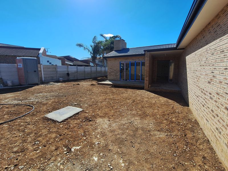 ULTRA-MODERN HOME IN CLOSE PROXIMITY TO ABSOLUTELY EVERYTHING - Photo 2