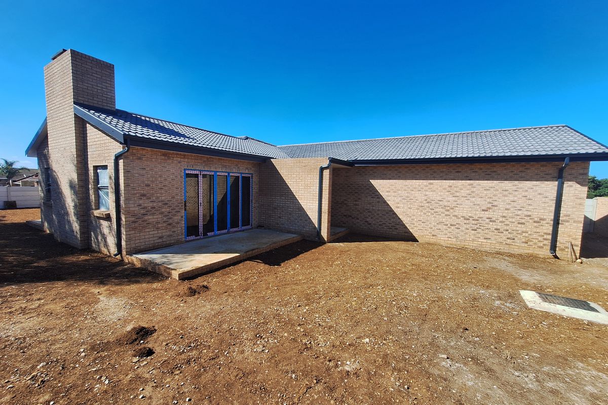 ULTRA-MODERN HOME IN CLOSE PROXIMITY TO ABSOLUTELY EVERYTHING - Photo 3