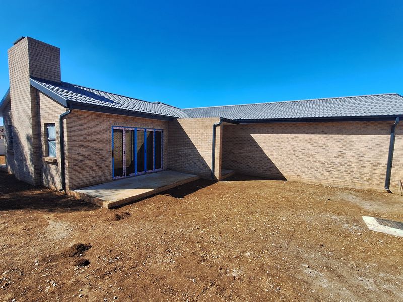 ULTRA-MODERN HOME IN CLOSE PROXIMITY TO ABSOLUTELY EVERYTHING - Photo 3
