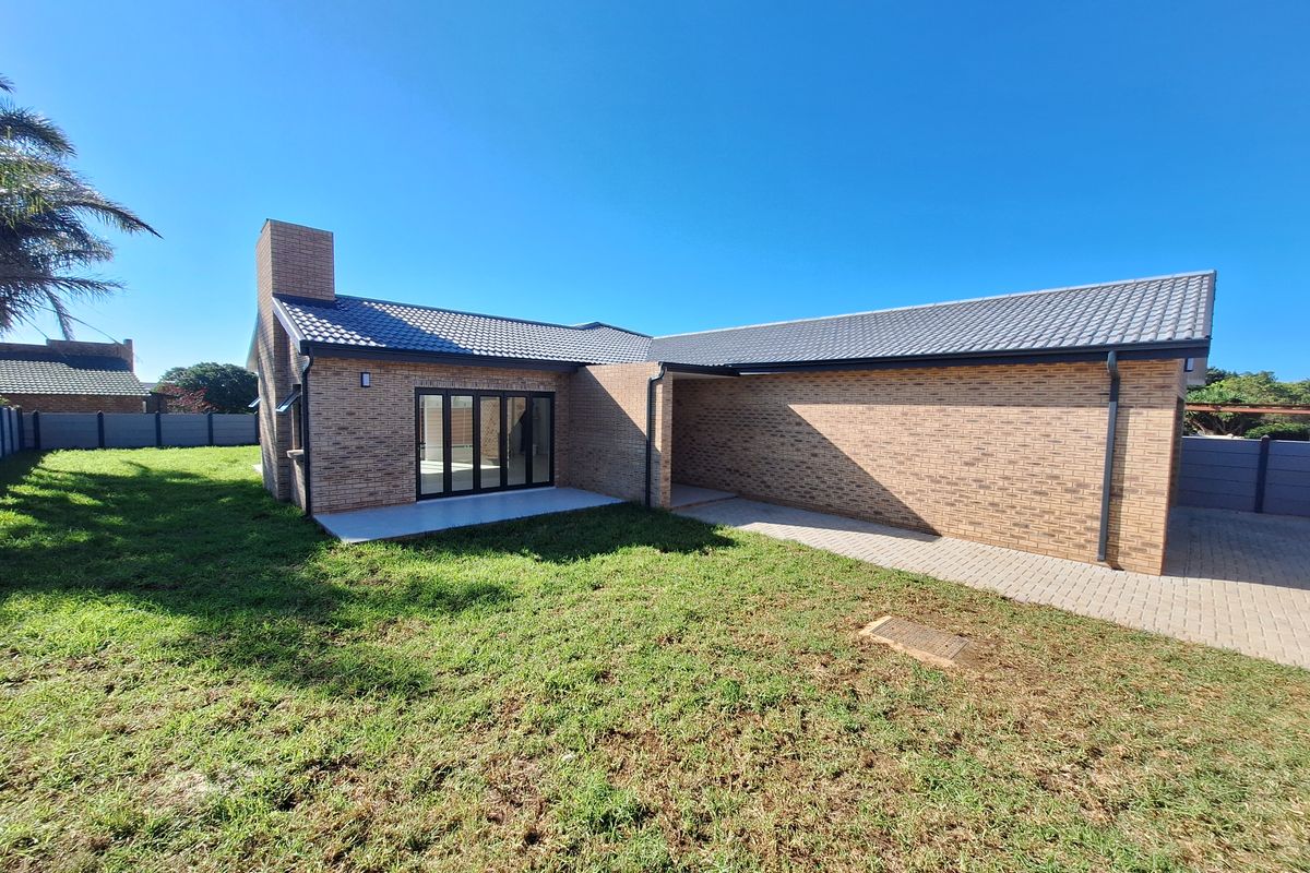 ULTRA-MODERN HOME IN CLOSE PROXIMITY TO ABSOLUTELY EVERYTHING - Photo 3