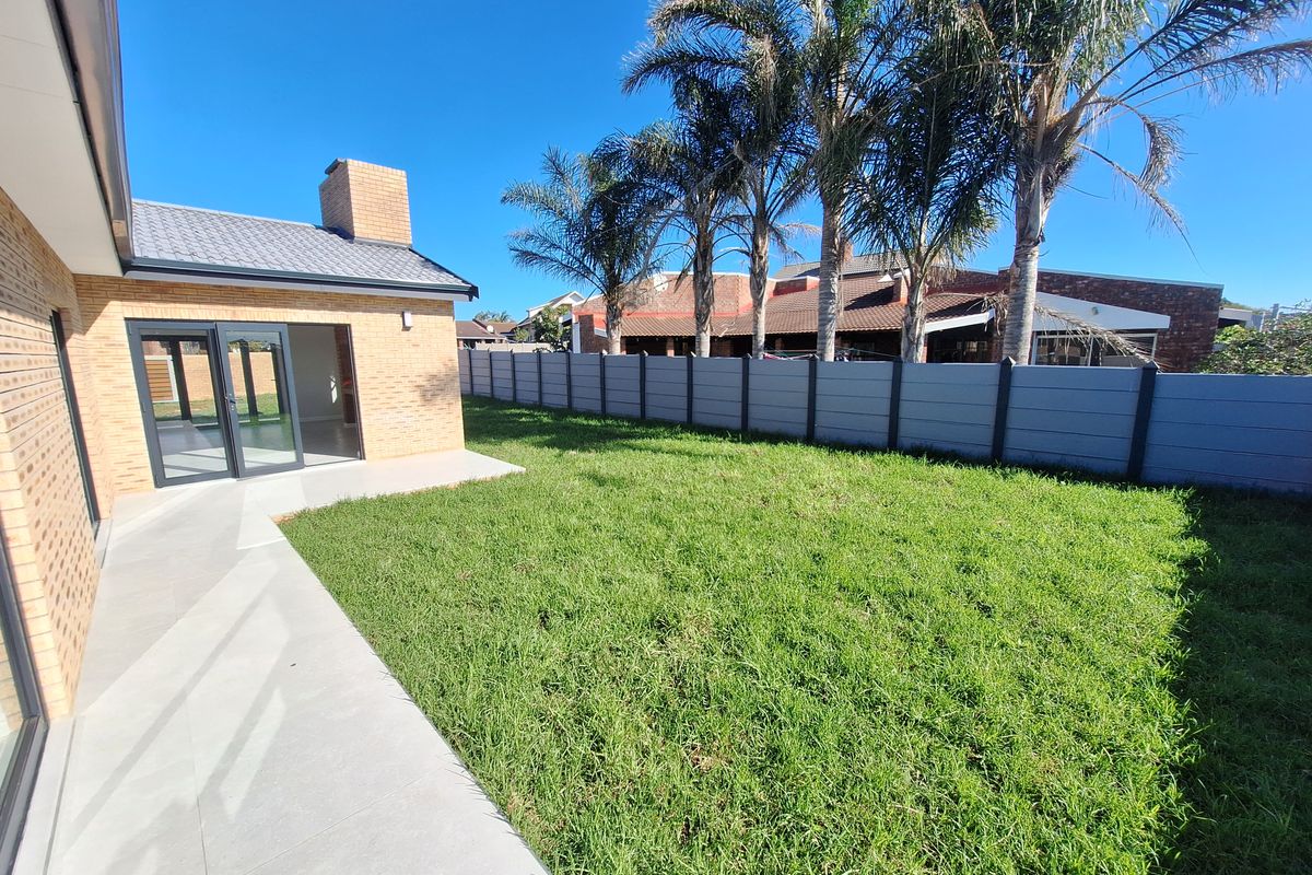ULTRA-MODERN HOME IN CLOSE PROXIMITY TO ABSOLUTELY EVERYTHING - Photo 2