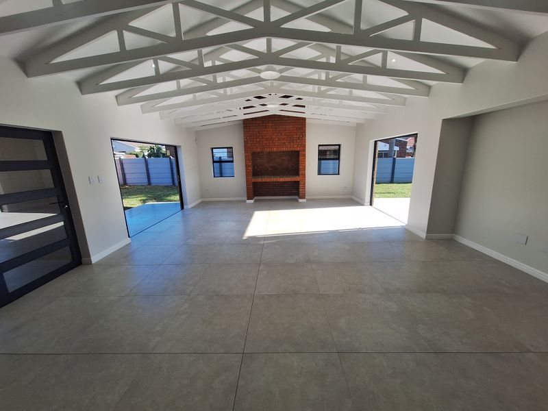 ULTRA-MODERN HOME IN CLOSE PROXIMITY TO ABSOLUTELY EVERYTHING - Photo 10
