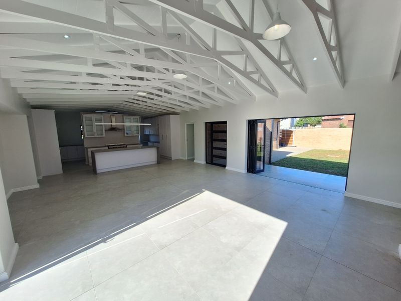 ULTRA-MODERN HOME IN CLOSE PROXIMITY TO ABSOLUTELY EVERYTHING - Photo 8