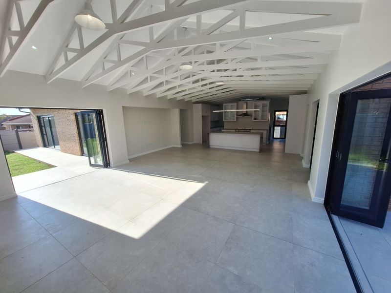 ULTRA-MODERN HOME IN CLOSE PROXIMITY TO ABSOLUTELY EVERYTHING - Photo 7