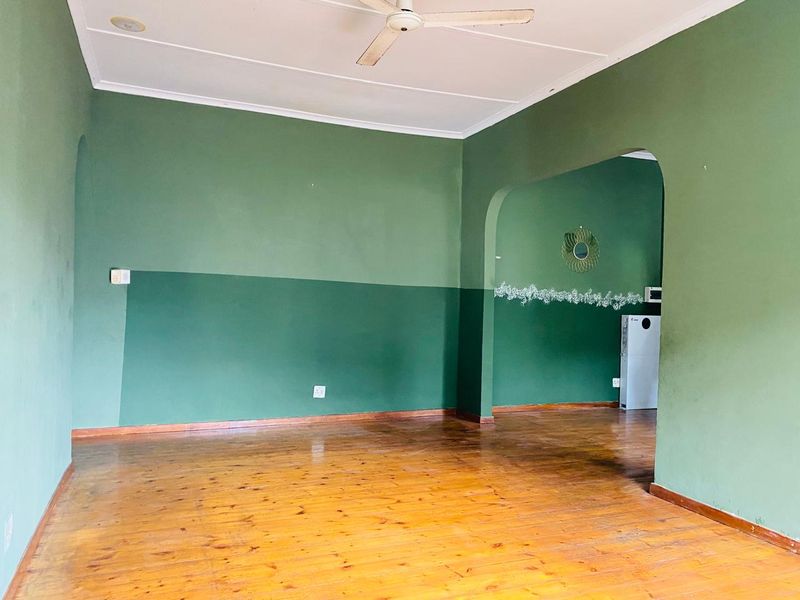 This well-maintained three-bedroom home offers the perfect blend of comfort, convenience, and peace - Photo 5