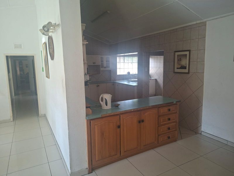 Sole Mandate – Aviary Hill Townhouse - Space + Income + Value Opportunity - Photo 5