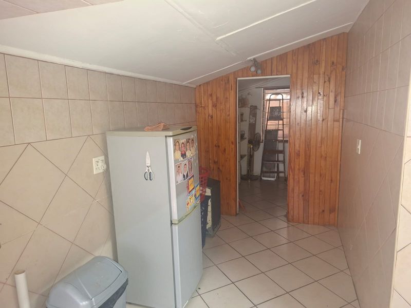 Sole Mandate – Aviary Hill Townhouse - Space + Income + Value Opportunity - Photo 8