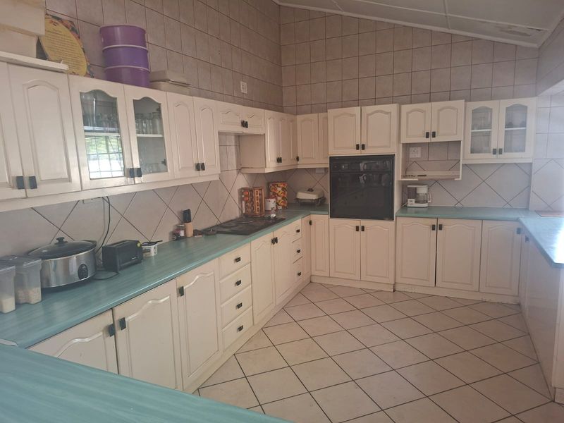 Sole Mandate – Aviary Hill Townhouse - Space + Income + Value Opportunity - Photo 4