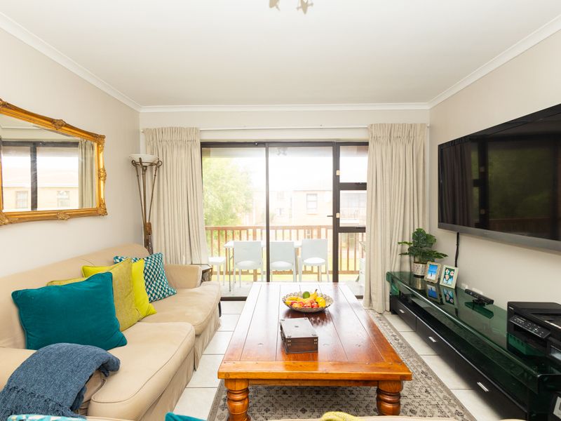 Charming 2-bedroom apartment for sale in Sonstraal Heights, Durbanville—perfect for modern living! - Photo 7