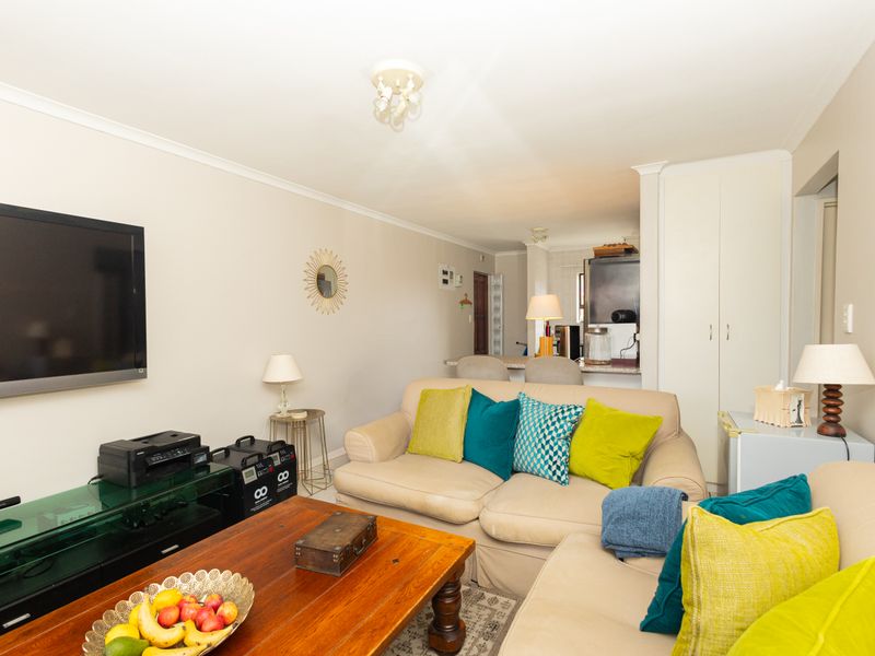 Charming 2-bedroom apartment for sale in Sonstraal Heights, Durbanville—perfect for modern living! - Photo 6