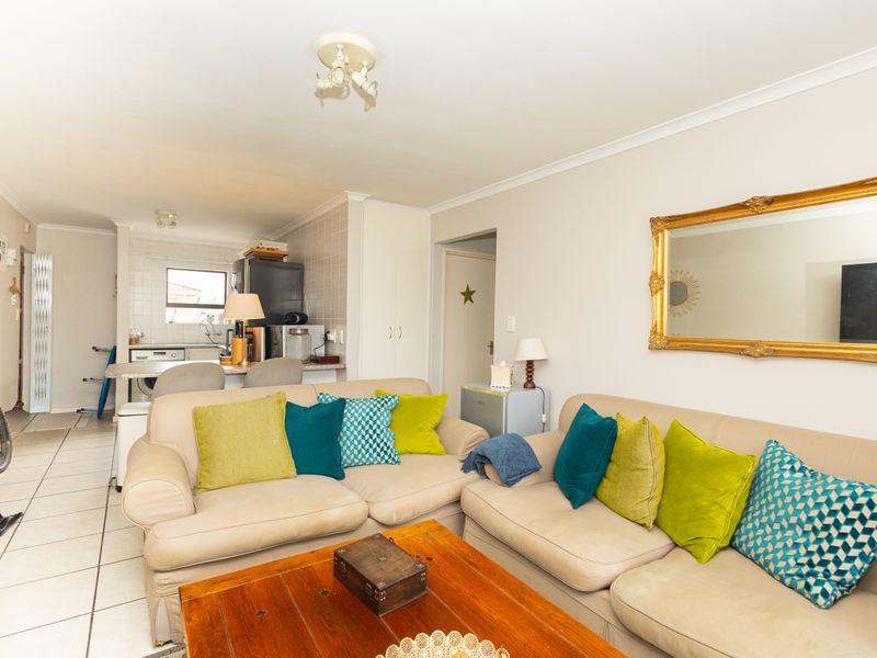 Charming 2-bedroom apartment for sale in Sonstraal Heights, Durbanville—perfect for modern living! - Photo 5
