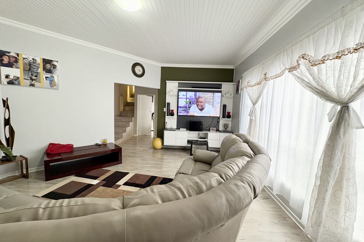 Spacious Family Home with Income Generating Flatlets - Photo 3