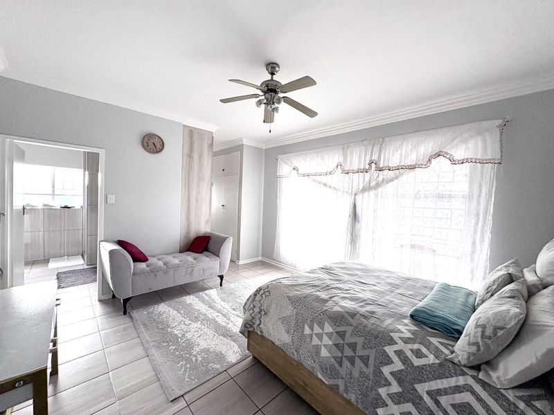 Spacious Family Home with Income Generating Flatlets - Photo 10