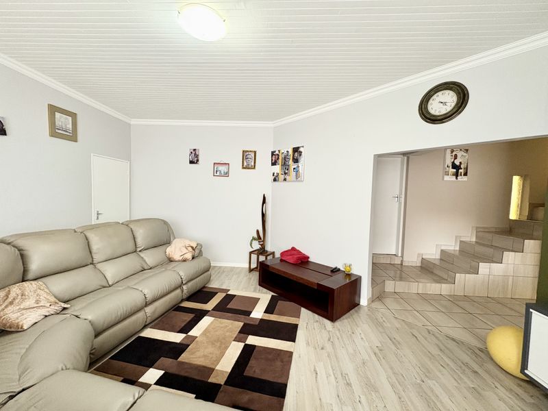 Spacious Family Home with Income Generating Flatlets - Photo 2