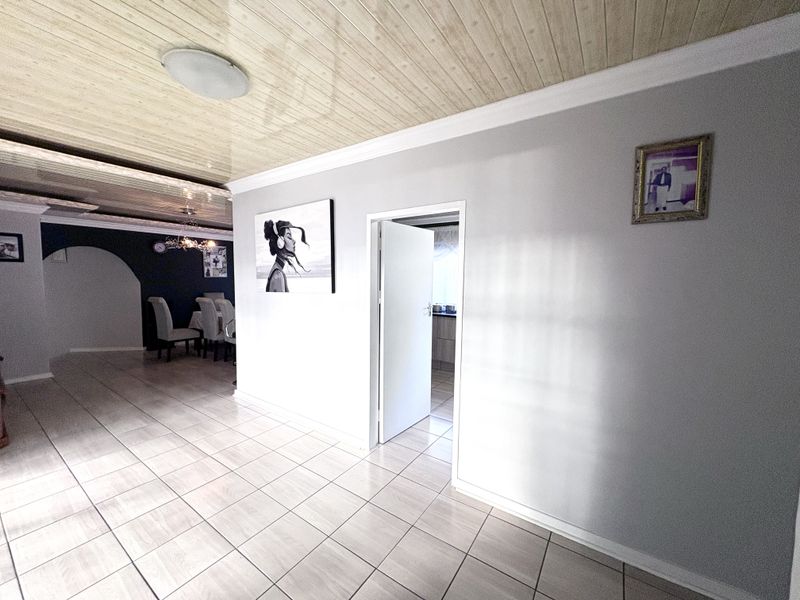 Spacious Family Home with Income Generating Flatlets - Photo 9