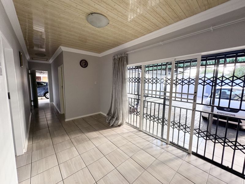 Spacious Family Home with Income Generating Flatlets - Photo 8
