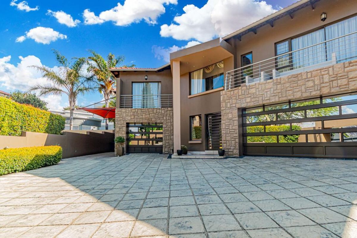 LUXURY 4 BEDROOM FAMILY HOME WITH ENTERTAINER’S DREAM FEATURES – MEYERSDAL CREST ESTATE - Photo 4