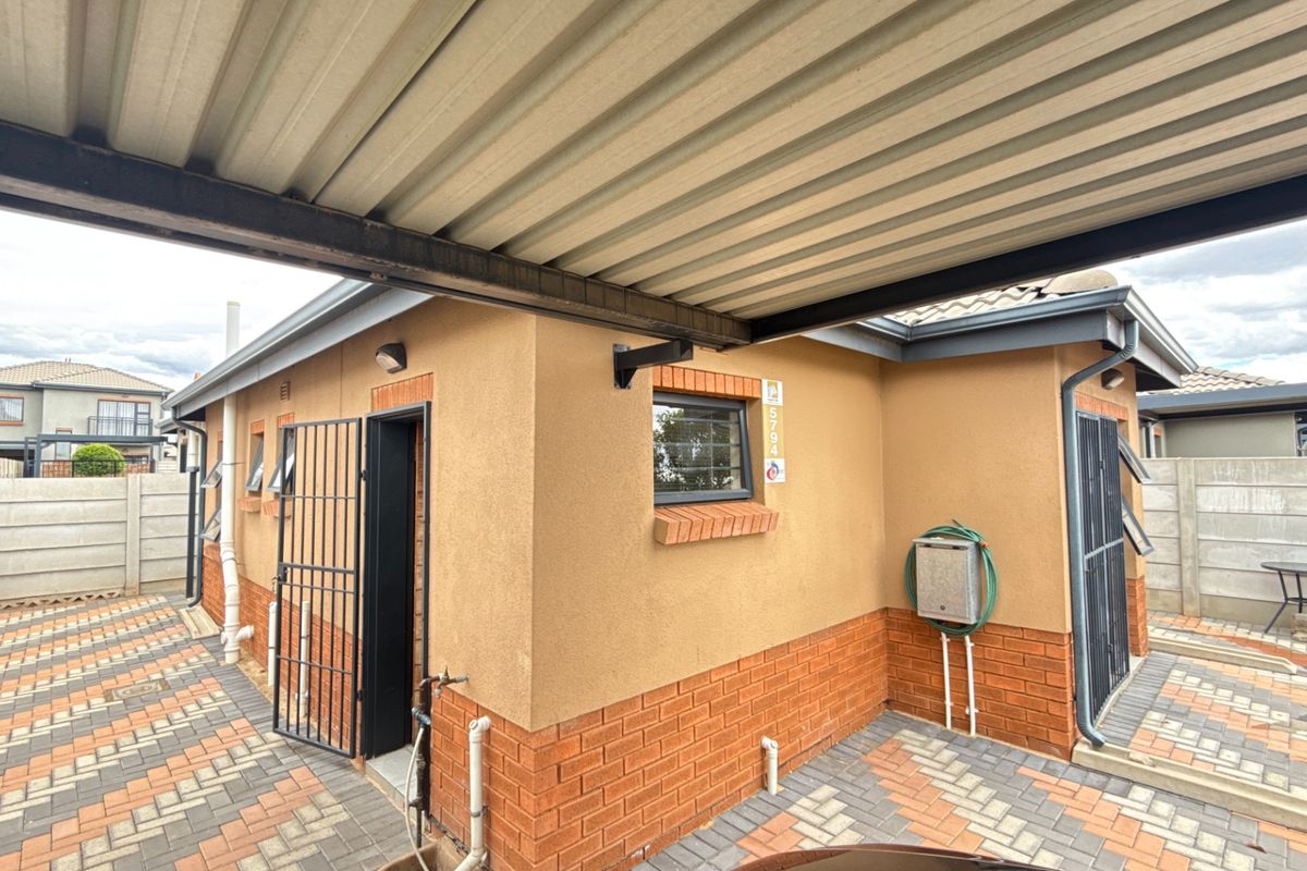 Modern Comfort in a Safe, Welcoming Community - Photo 4
