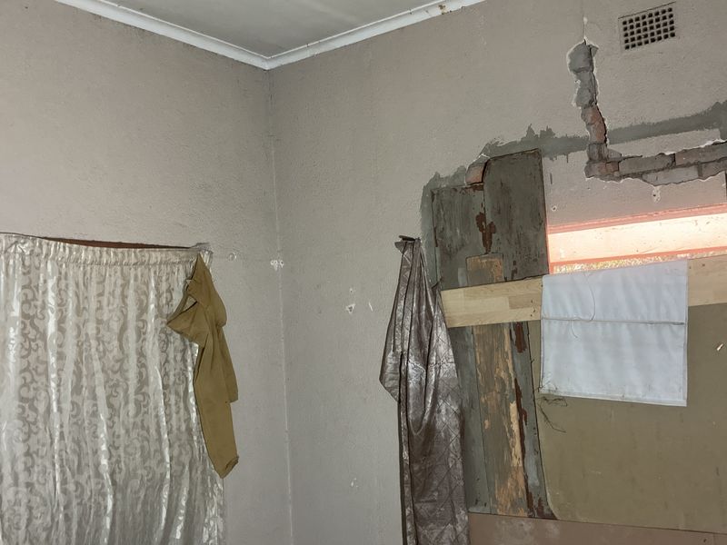 Renovator’s Opportunity – Prime TLC Property with Endless Potential - Photo 5
