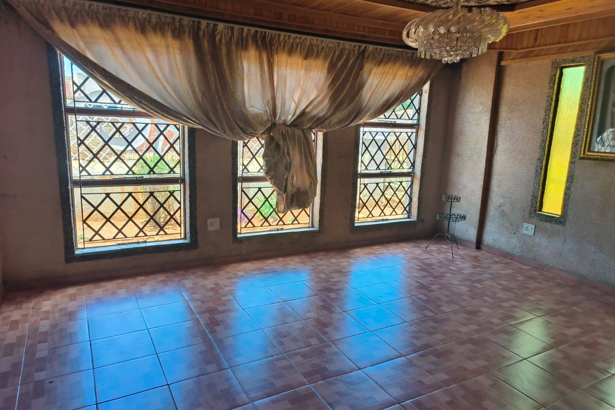 Beautiful 3 Bedroom Family Home To Rent Jouberton Ext 7 - Photo 3