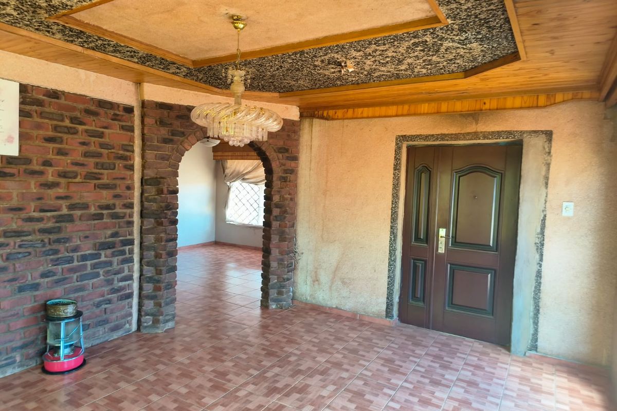 Beautiful 3 Bedroom Family Home To Rent Jouberton Ext 7 - Photo 4