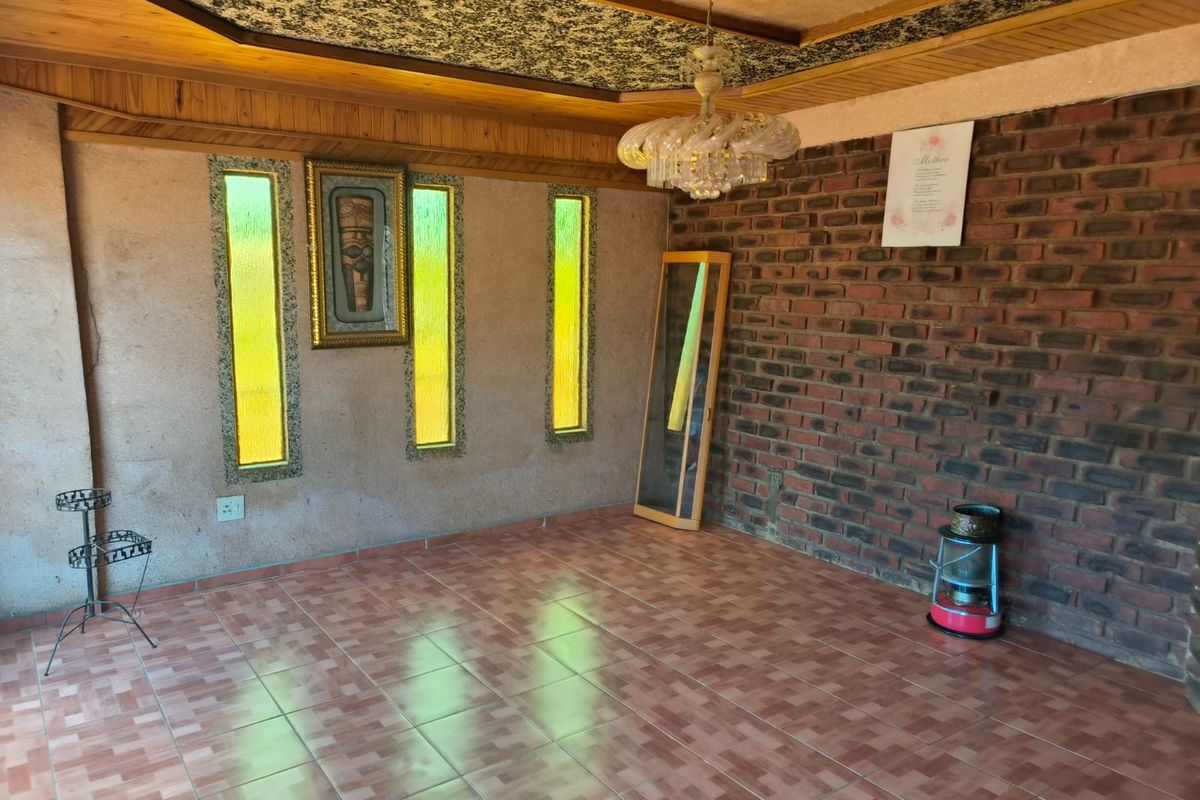 Beautiful 3 Bedroom Family Home To Rent Jouberton Ext 7 - Photo 5
