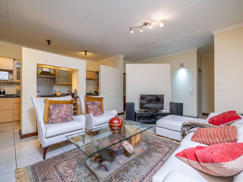 Delightful garden townhouse offering a blend of comfort and convenience - Photo 4