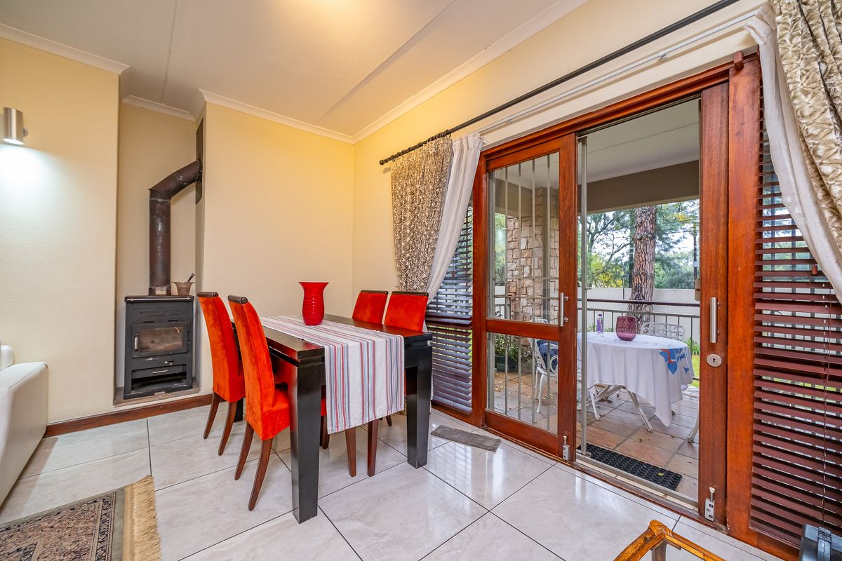 Delightful garden townhouse offering a blend of comfort and convenience - Photo 5